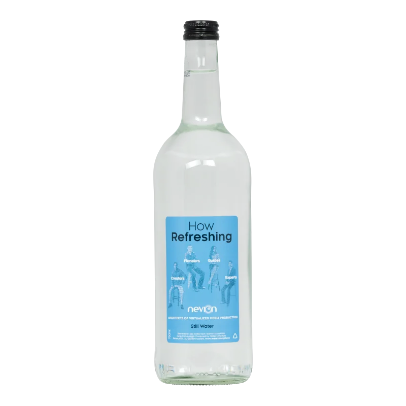 Water Concepts - Glazen fles water met logo en etiket